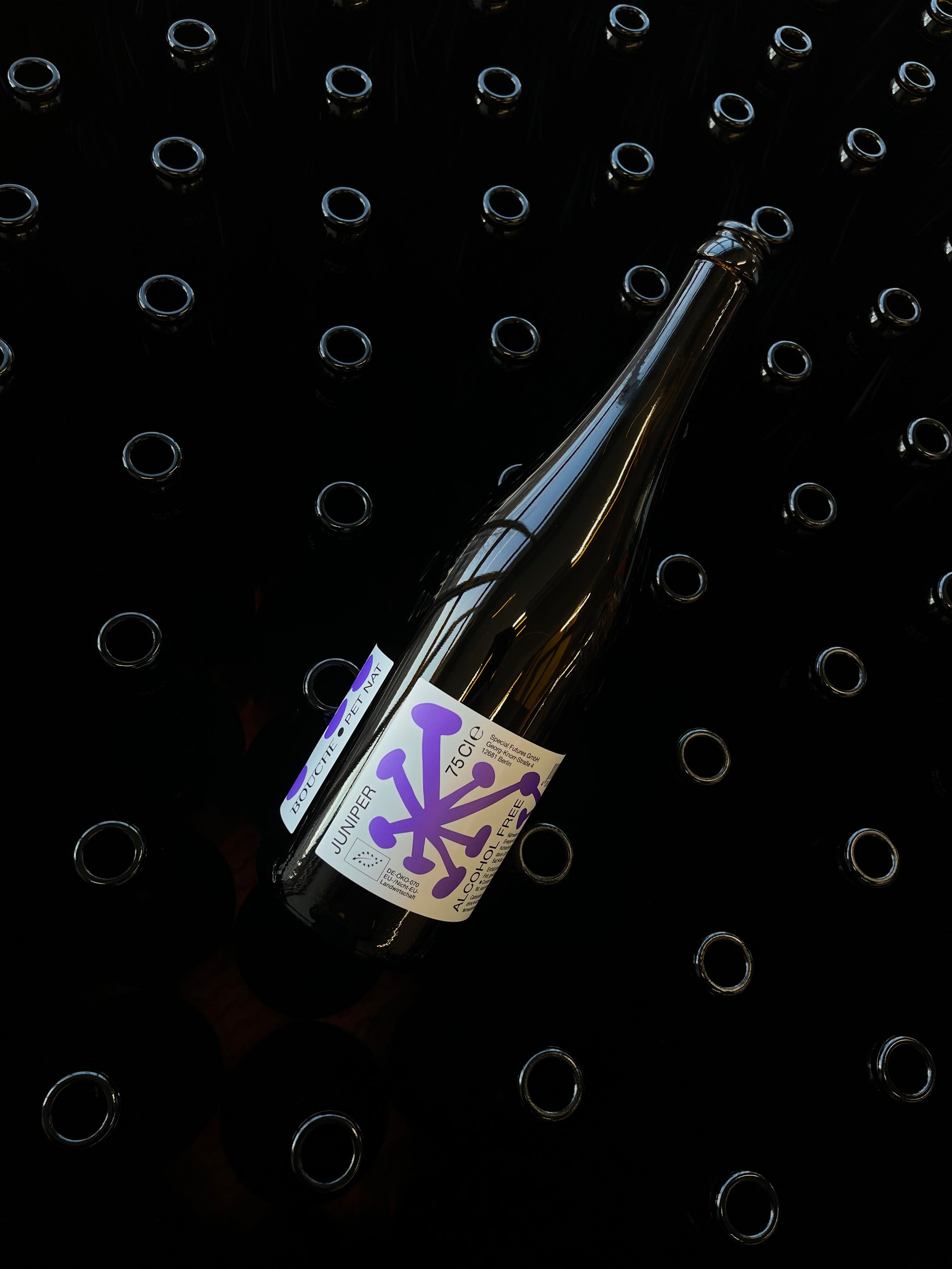 WIR STELLEN AUF BRAUNE FLASCHEN UM