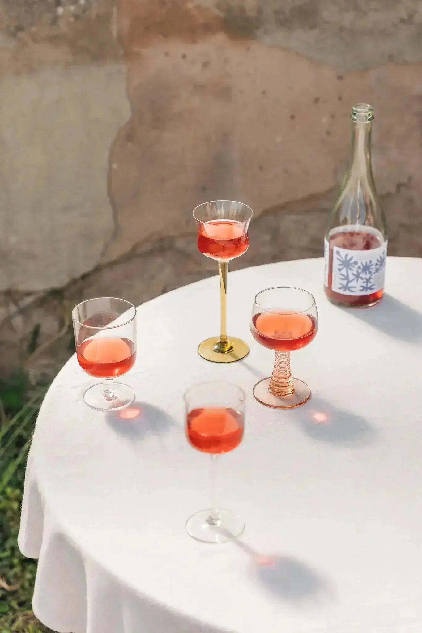 BOUCHE Hibiskus PET NAT Flasche mit rosafarbenem Kombucha